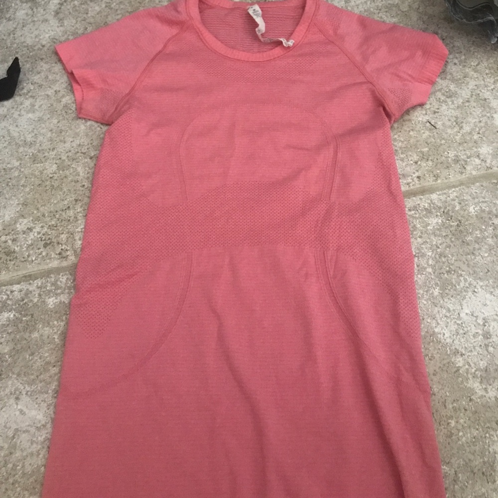 Pink lululemon swiftly tech top
