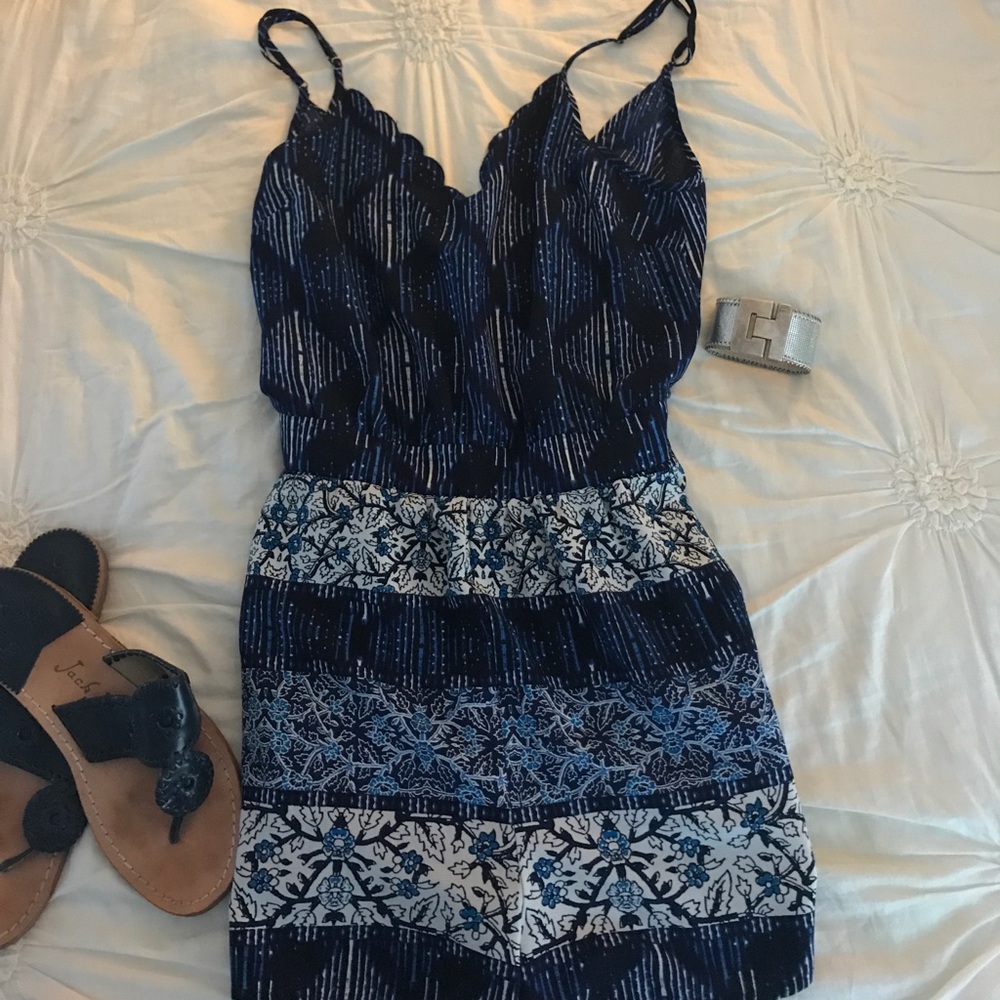 Blue patterned romper 💕