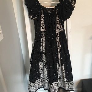 3 for $20! Black and white flowy dress