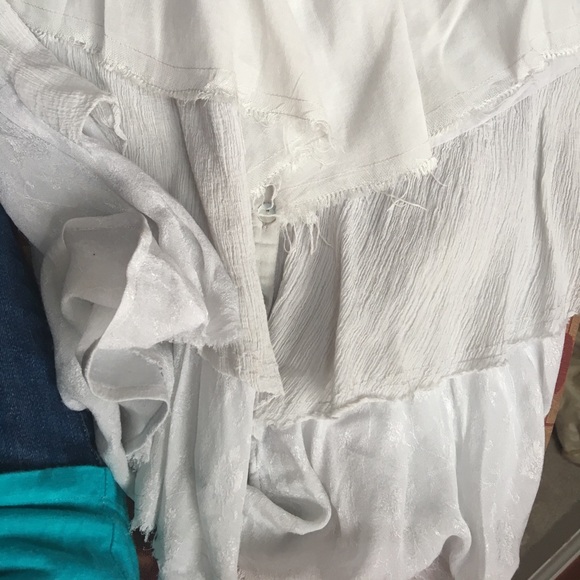 Flirty ruffle top - Picture 3 of 3