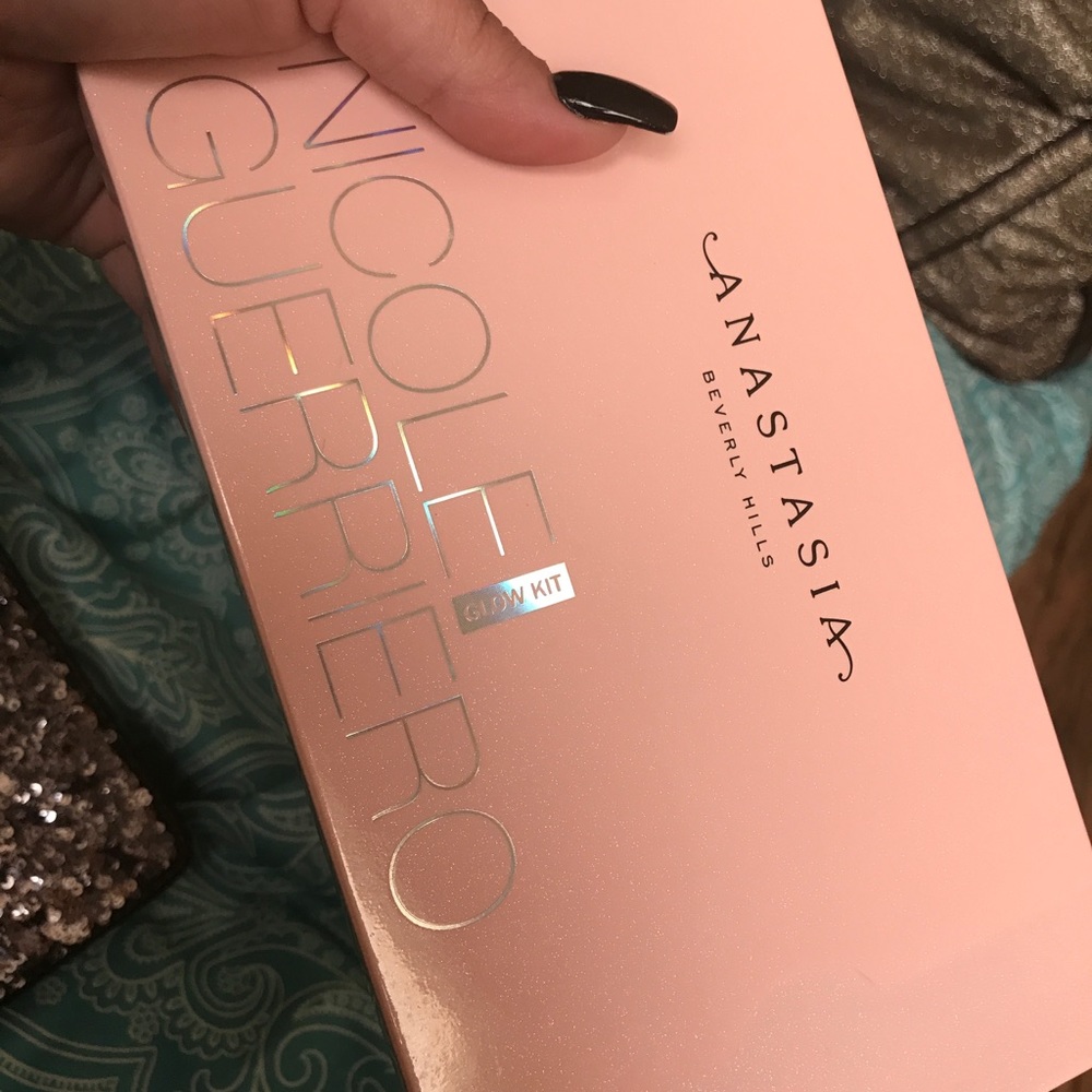 NICOLE GUERRIERO/ ANASTASIA LIMITED EDITION