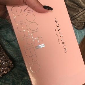NICOLE GUERRIERO/ ANASTASIA LIMITED EDITION