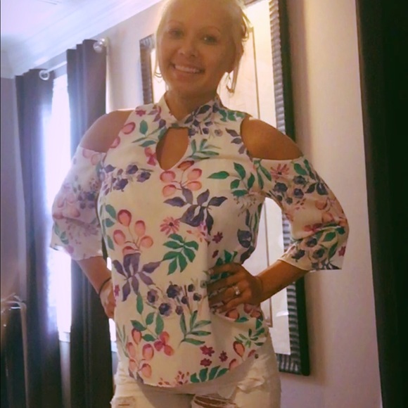 EVERLY Off Shoulder Shirt NWOT!!! - Picture 1 of 4