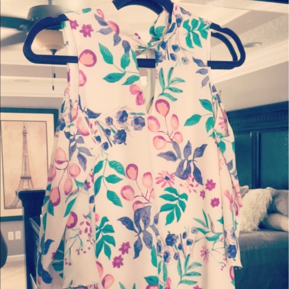 EVERLY Off Shoulder Shirt NWOT!!! - Picture 3 of 4