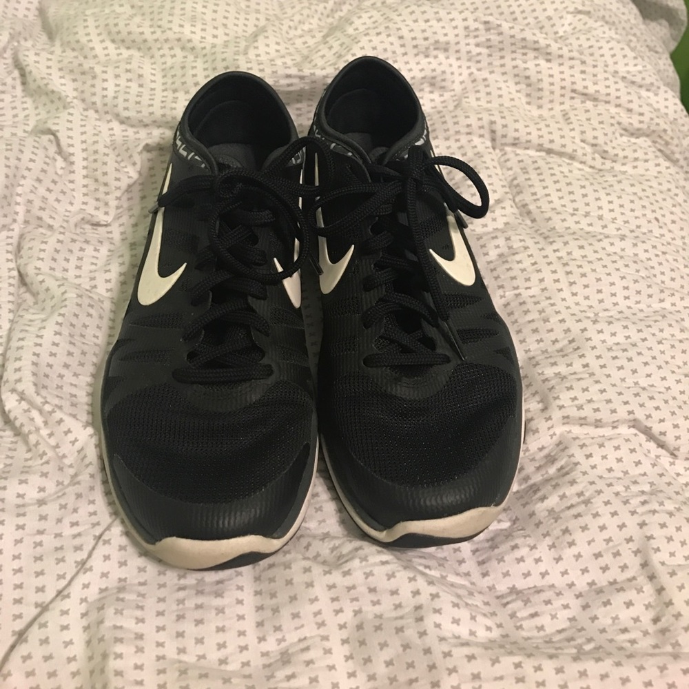 Nike -- black -- size 8