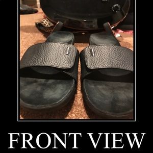 Discontinued Bandals women size 10/11.