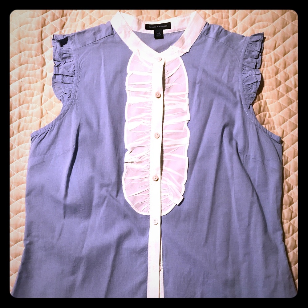 Precious blue Tommy shirt with ruffles