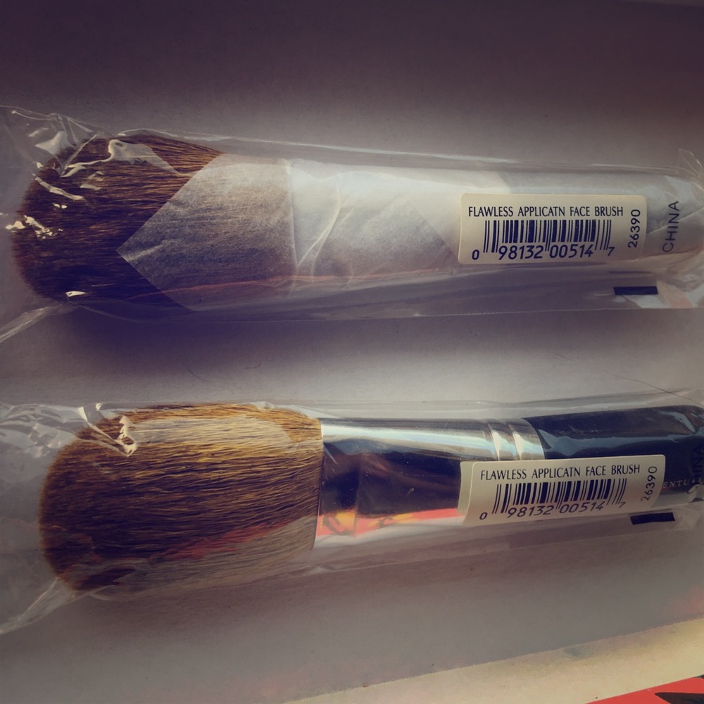 Flawless Application Face Brush