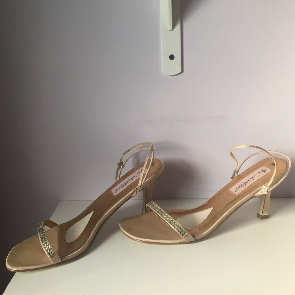 HEELS - Picture 3 of 5