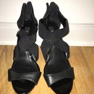 BLACK OPEN TOED HEELS