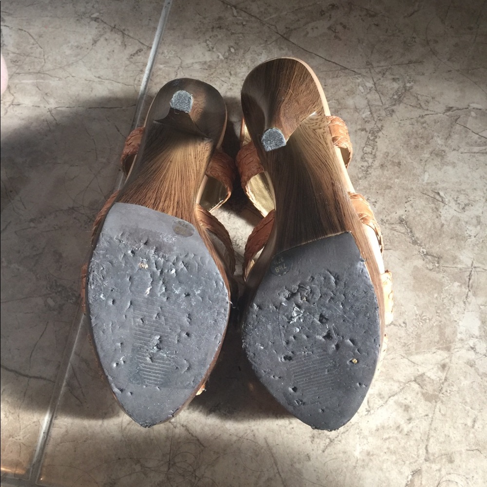 Shoes - Picture 3 of 4