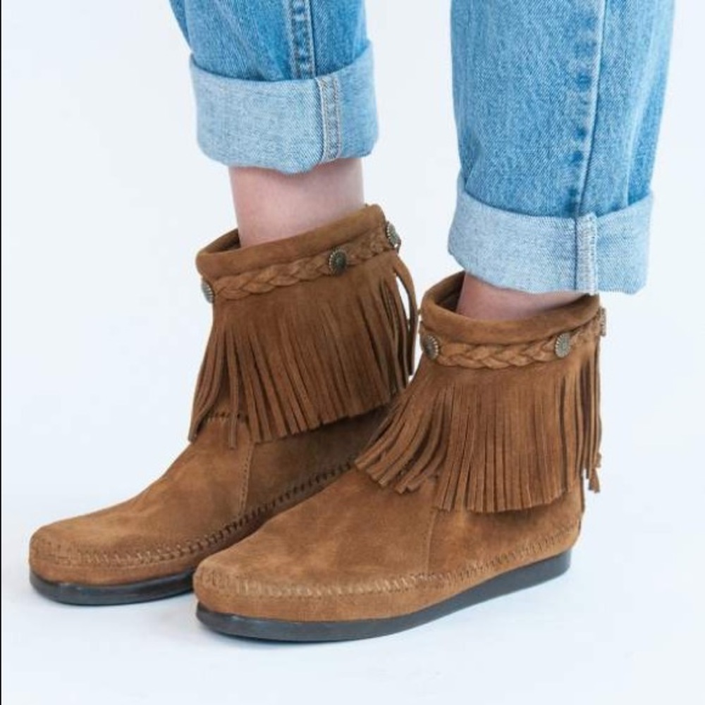 NWOT Minnetonka Fringe Suede Moccasin Booties