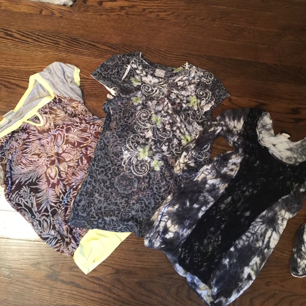 Set of 3 shirts from the Buckle. Daytrip