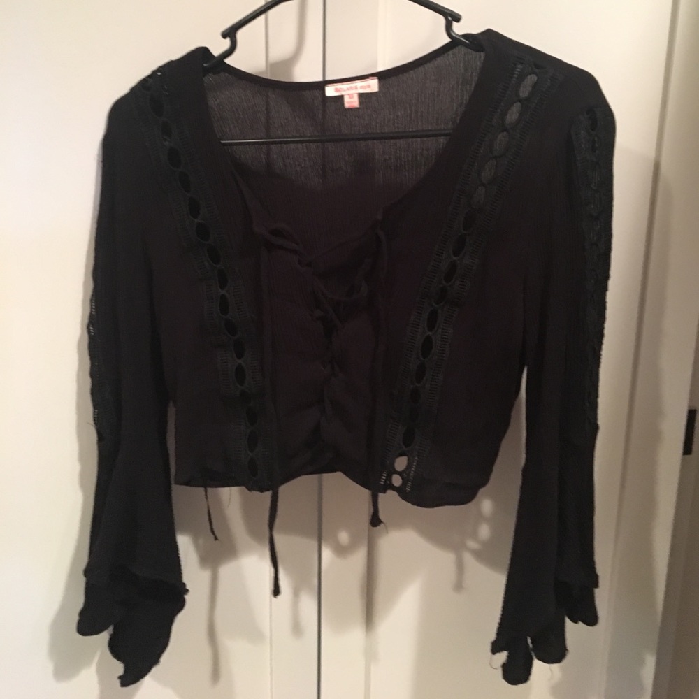 Criss cross crop top with flowy sleeves