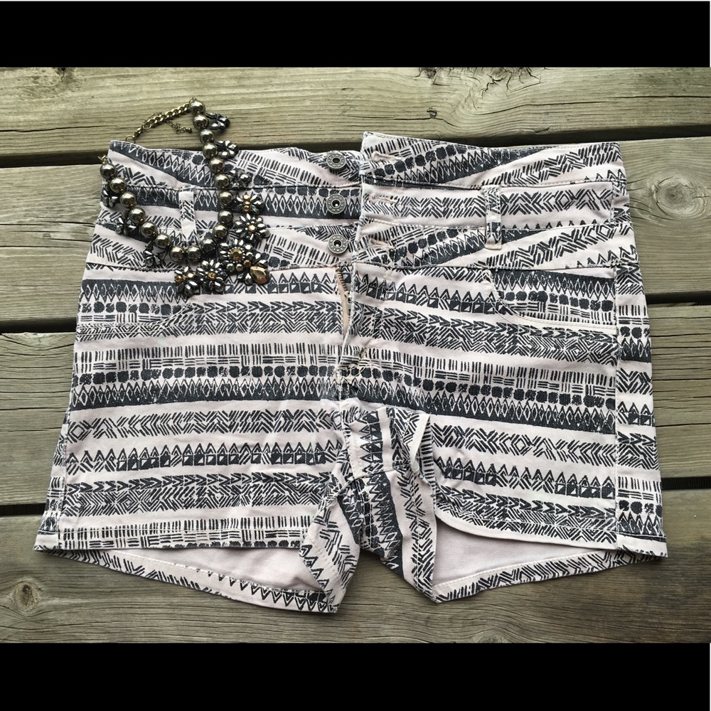 Sketch Print High Wasted Shorts