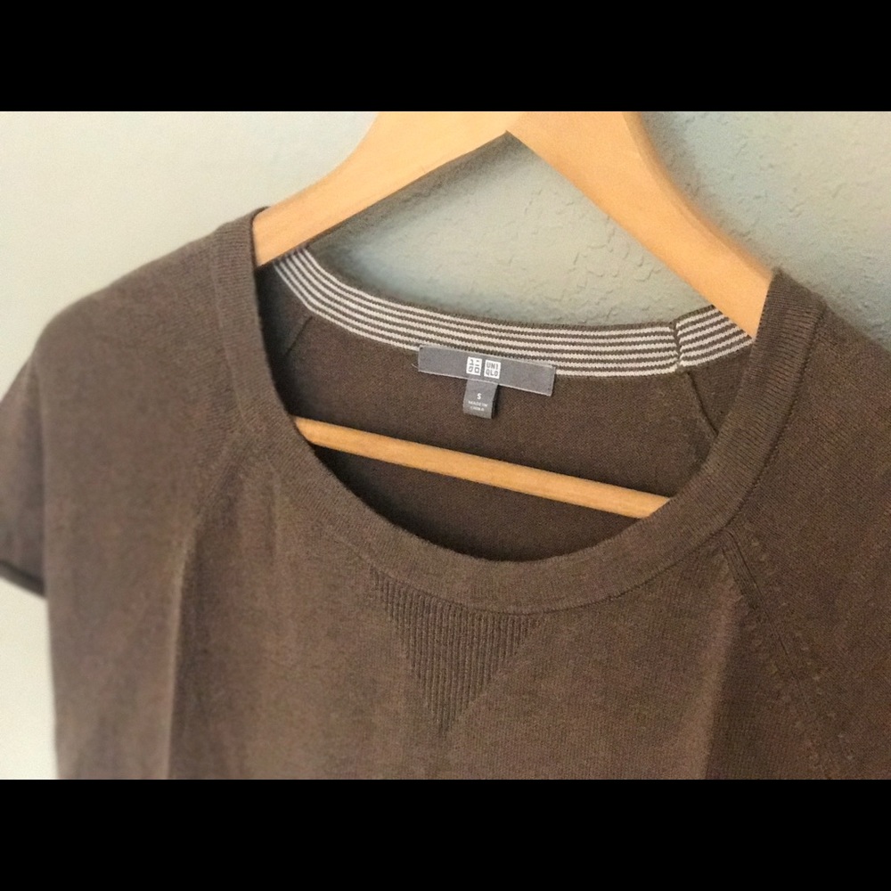 Short sleeve sweater