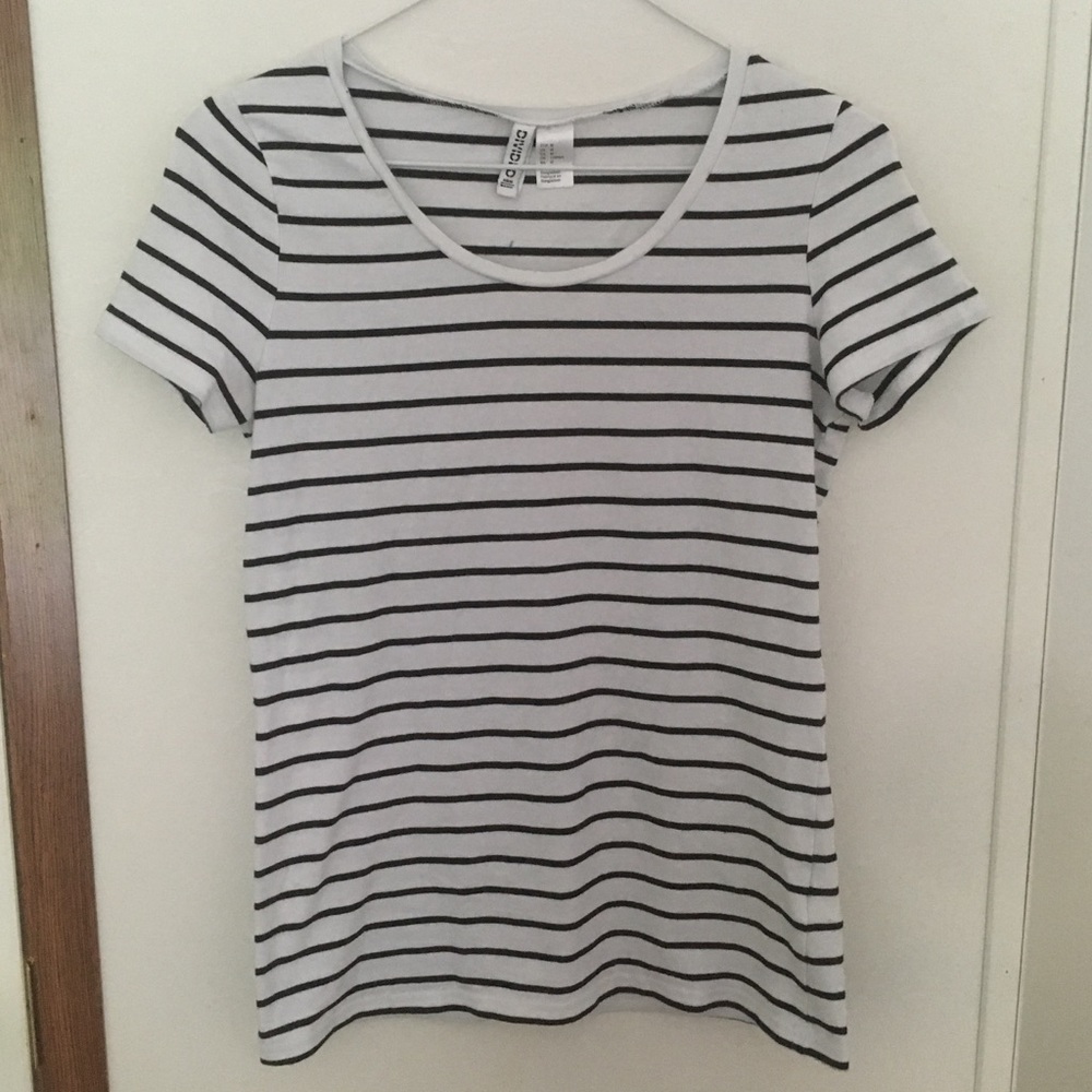 Divided black and white striped t-shirt