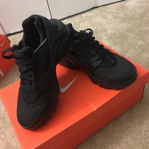 Nike huaraches shoes