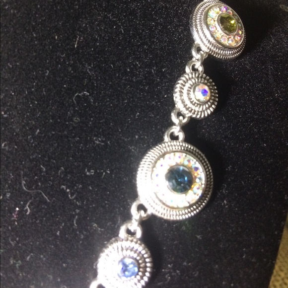 Silver and crystal necklace - Picture 2 of 2