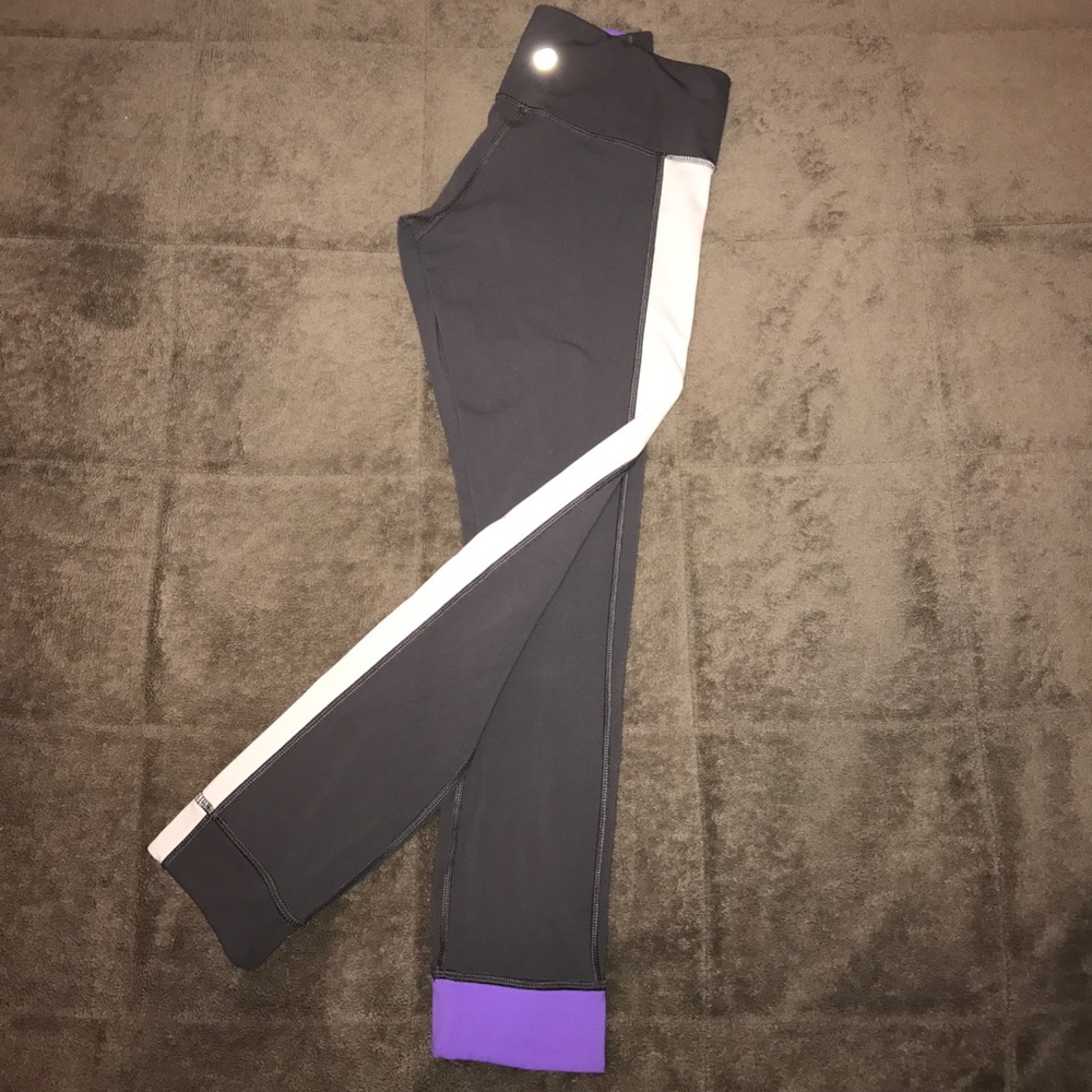 Lululemon grey/white/purple cropped leggings sz 2