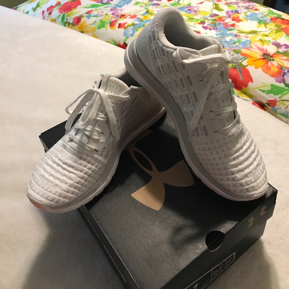 ✨Under Armour Running Shoes size 7 👟