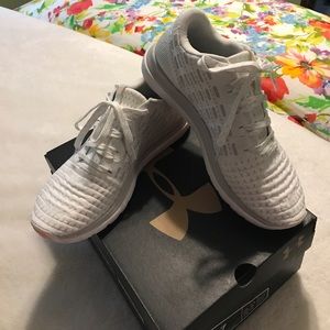 ✨Under Armour Running Shoes size 7 👟