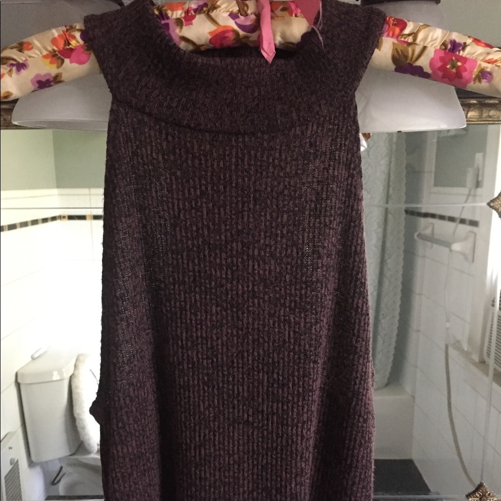 Turtle neck knitted tank top size medium