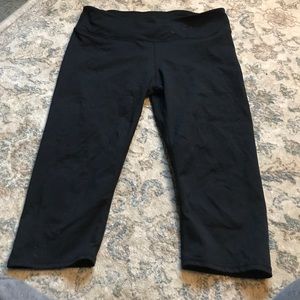 Black Yoga Capri