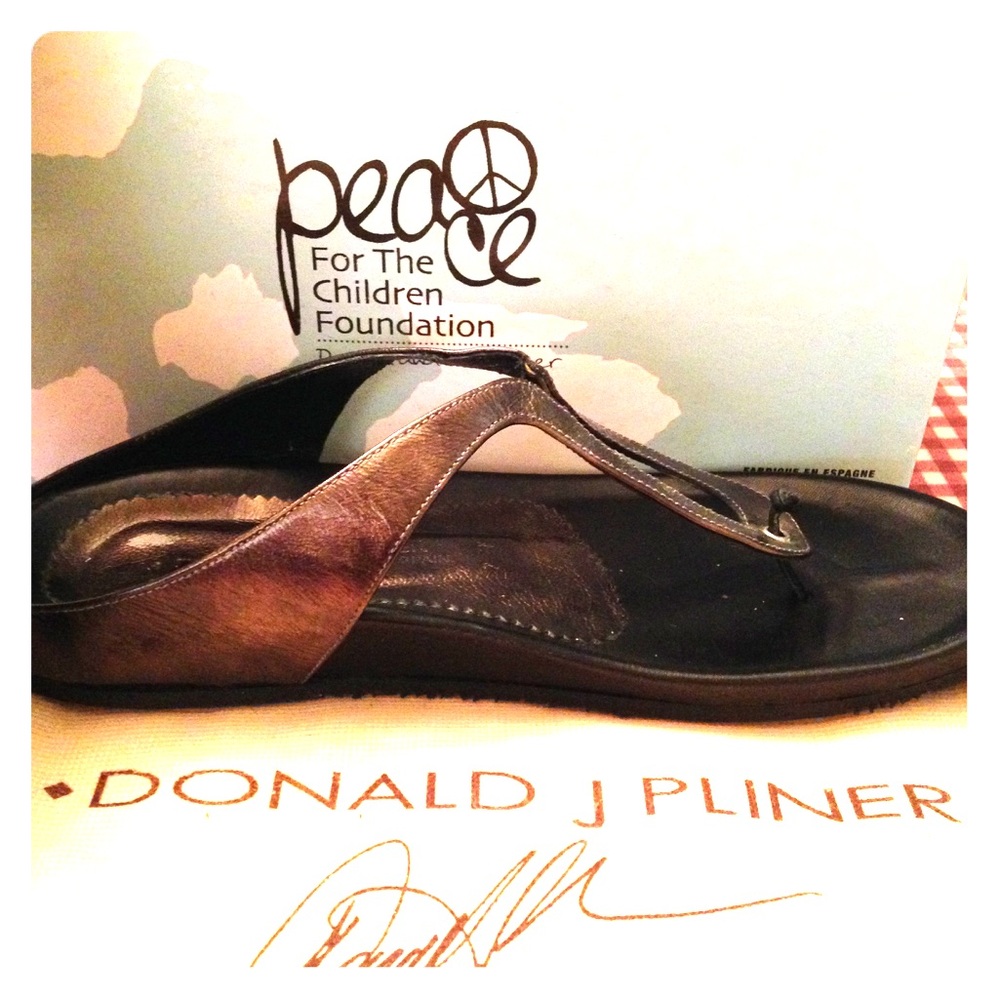 Donald J Pliner Sandals Sz. 7