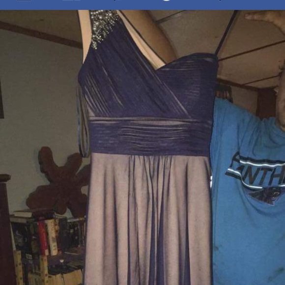 Beautiful prom dress - Picture 1 of 4