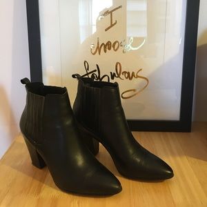 ALDO "Khiara" black leather bookie SZ 8.5