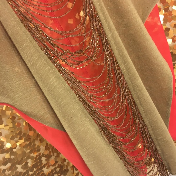 🌸BOUTIQUE FIND🌸 gorgeous blouse with beaded back - Picture 3 of 3