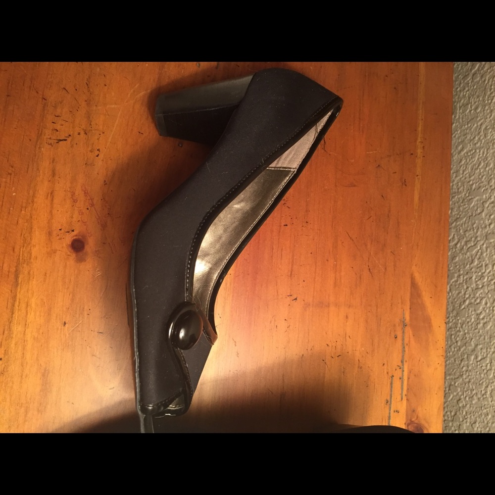 Heels - Picture 2 of 3