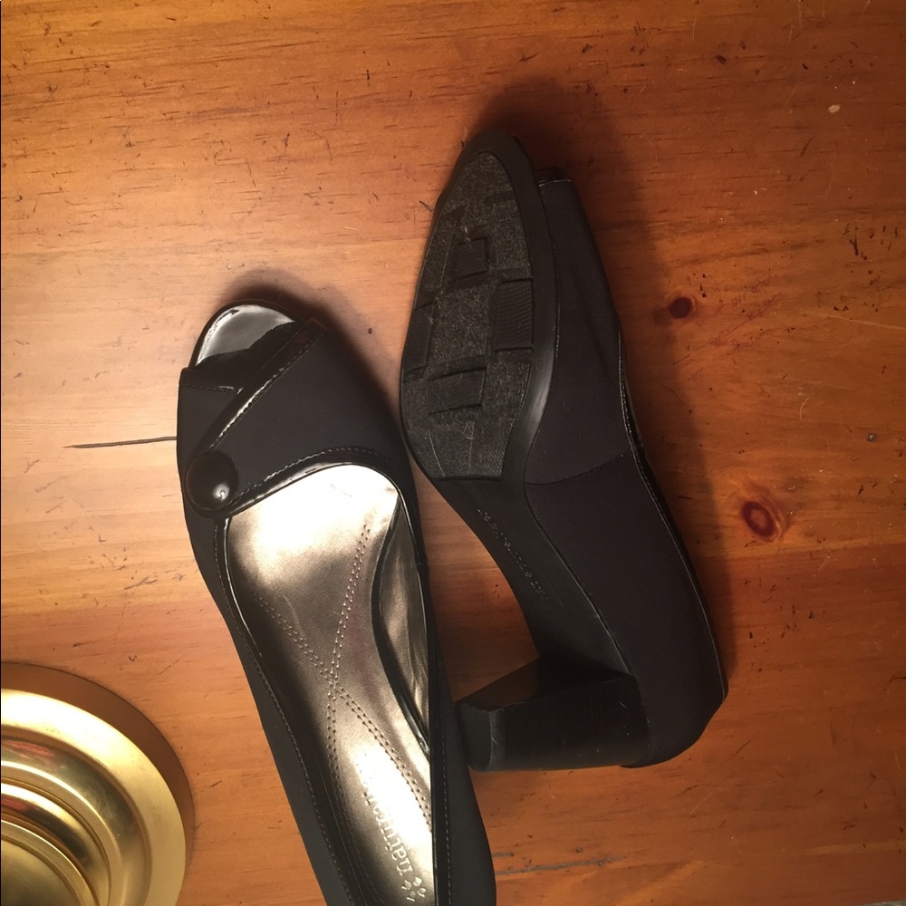 Heels - Picture 3 of 3