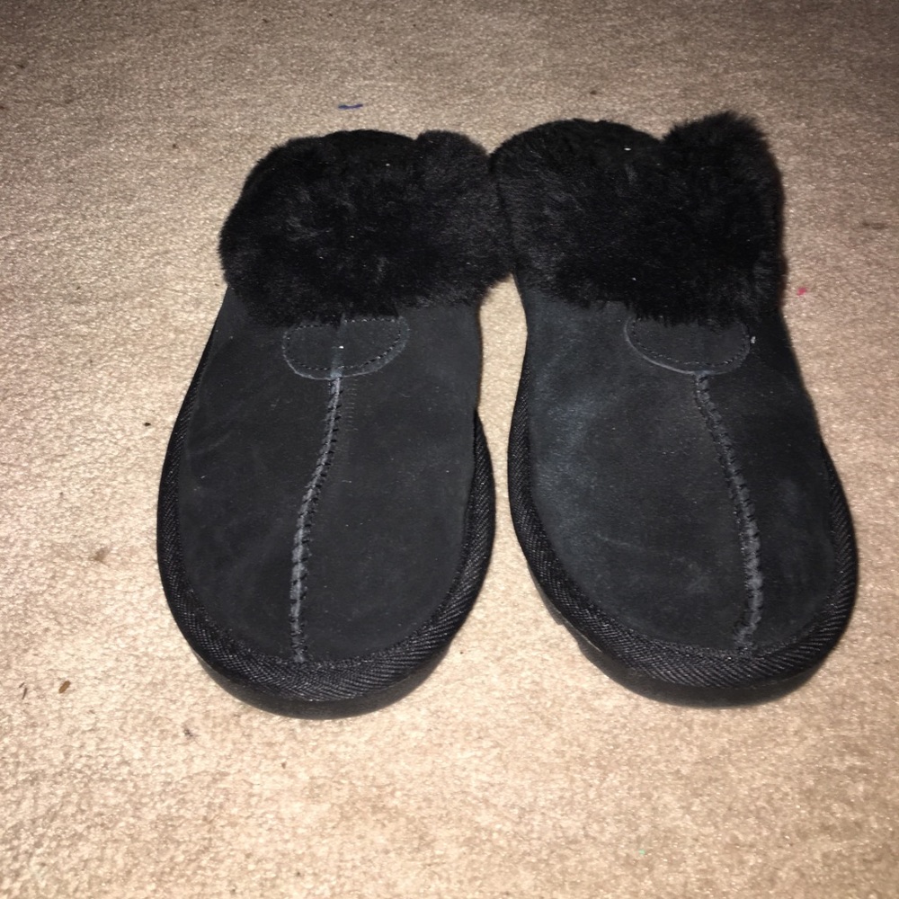 Black slippers