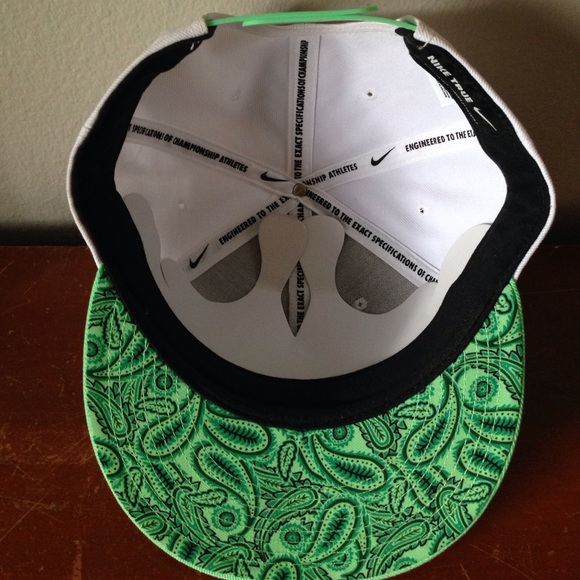 I am selling two Lebron SnapBack Hats!! - Picture 4 of 8