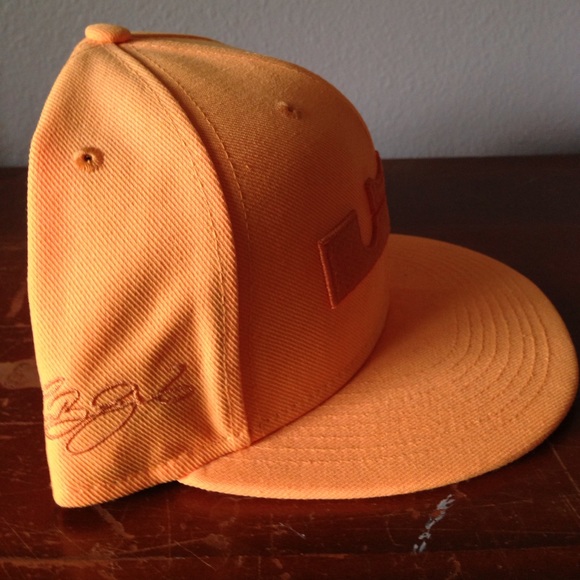 I am selling two Lebron SnapBack Hats!! - Picture 5 of 8