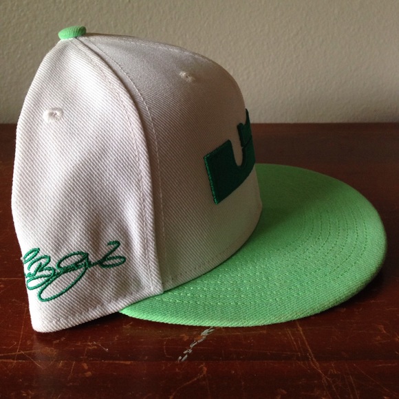 I am selling two Lebron SnapBack Hats!! - Picture 7 of 8