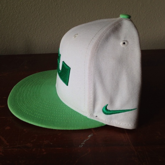 I am selling two Lebron SnapBack Hats!! - Picture 8 of 8