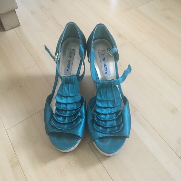 Turquoise Steve Madden wedges - Picture 1 of 2