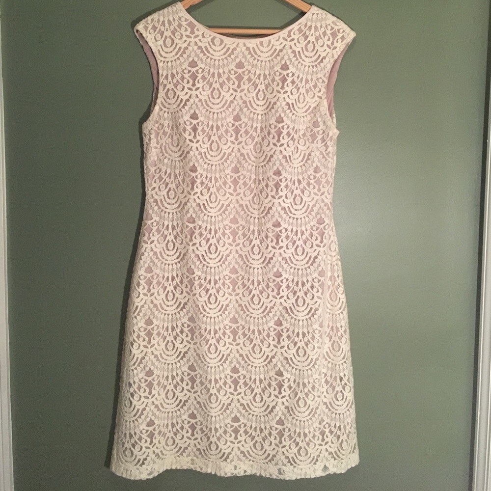 Beautiful Sleeveless Lace Dress!