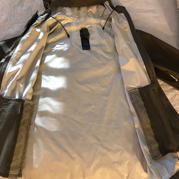 North face Hyvent raincoat - Picture 6 of 7
