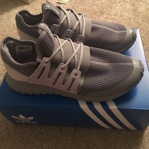 Adidas tubular 10.5
