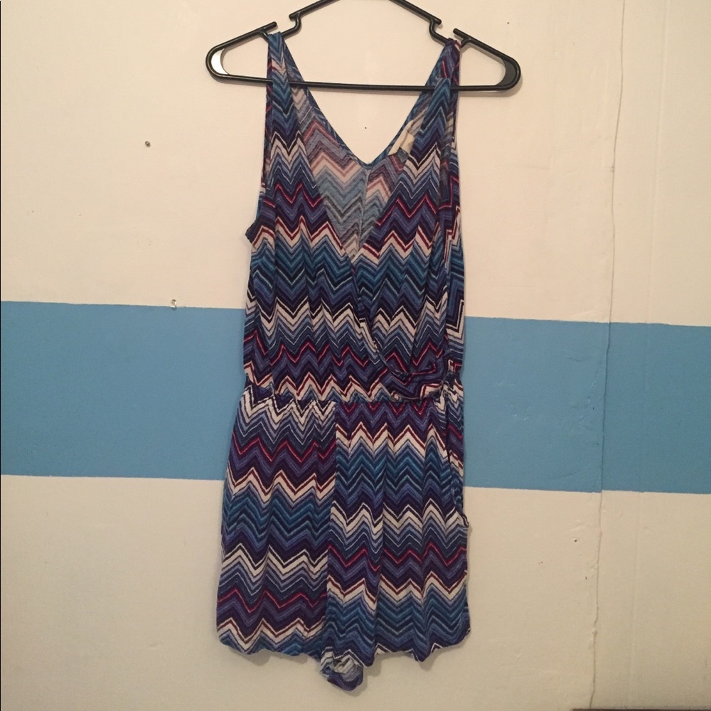 Zigzag print sleeveless romper