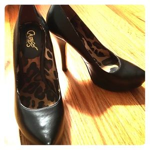 Carlos Santana Pointed Toe High Heels