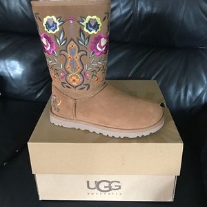 Brand New Juliette Uggs. Size 6.