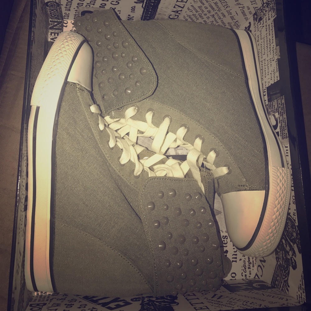 Goldluxe wedges.