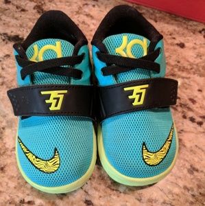 Toddler boy nike shoes.
