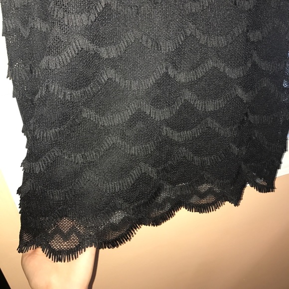 Black Guess even dress. - Picture 2 of 5