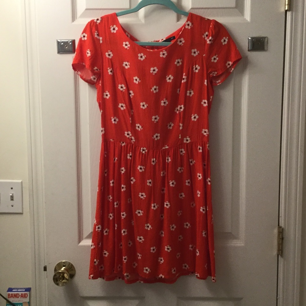 Floral cap sleeve mini dress!